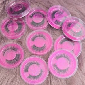 Dramatic Black Lashes